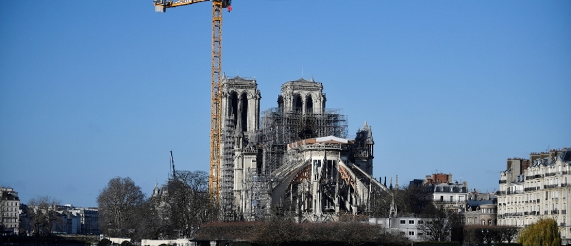 Prace przy odbudowie katedry Notre Dame wkraczają w niebezpieczną fazę