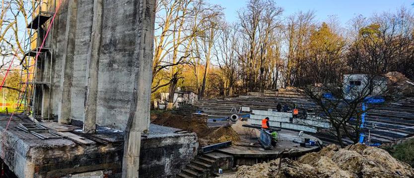 Amfiteatr w Żydowcach w przebudowie