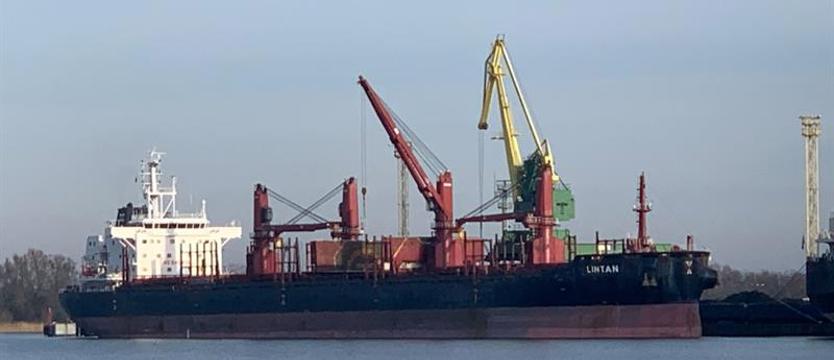 Rozładunek się przeciągnął. Potrzebna była specjalna ekipa
