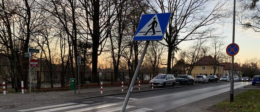 Niebezpieczny przechył. Pułapka na przechodnia