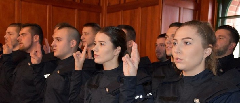 Nowi policjanci ślubowali. Nabór do służby nadal trwa