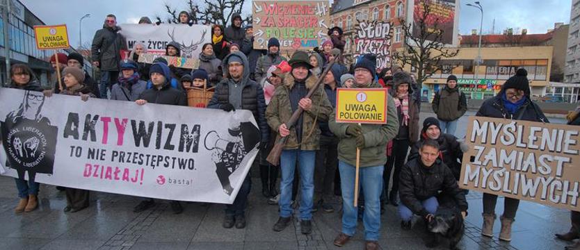 Trzy lata za spacer po lesie. Basta przeciwko specustawie