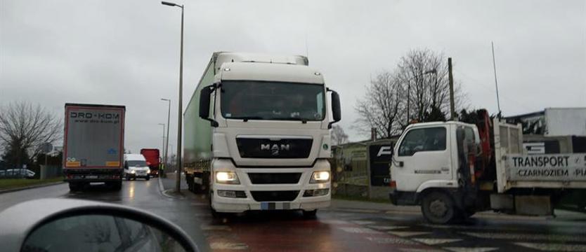 TIR-em po ścieżce rowerowej w Goleniowie
