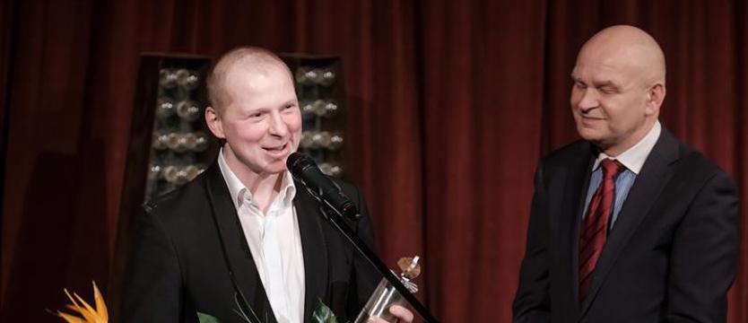 Bursztynowy spektakl. Obraz stanu narkotycznego