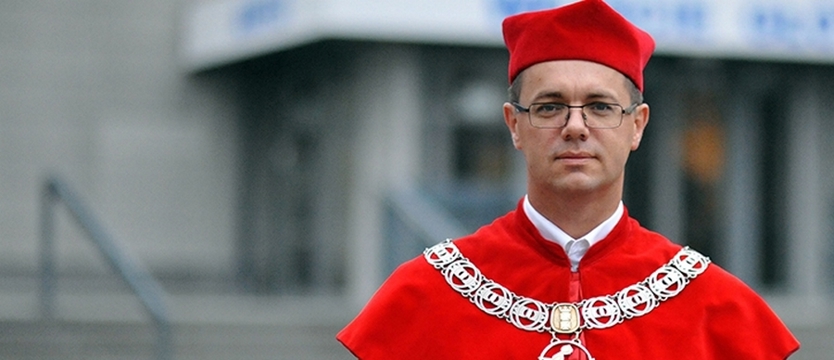 Pracował na Uniwersytecie Szczecińskim, został rektorem w Gdańsku