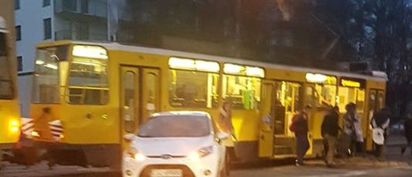 Kolizja „12” z autem w al. Powstańców Wielkopolskich