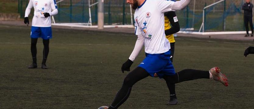 Piłka nożna. 3 gole na sparing normą Błękitnych