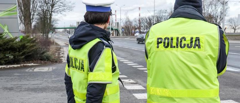 Po auto pijanego kierowcy przyjechał kolega. Nie pomógł, bo był poszukiwany