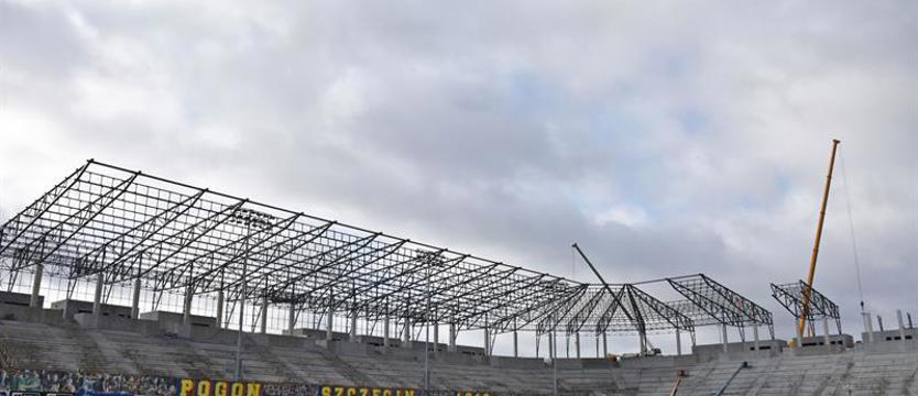 Piłka nożna. Budowa stadionu postępuje [GALERIA]