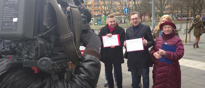 Lewica: „Tylko Biedroń ma zdefiniowane poglądy”