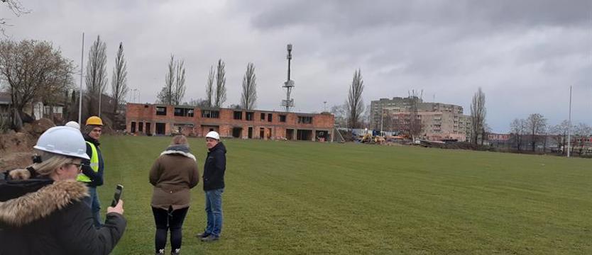 Piłka nożna. Nowa trawa na Bandurskiego