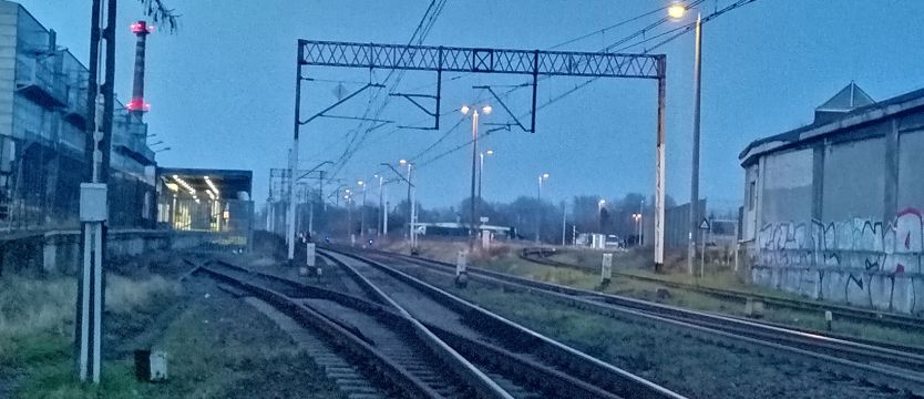 Śmierć na torach. Ofiara siedziała na szynach?