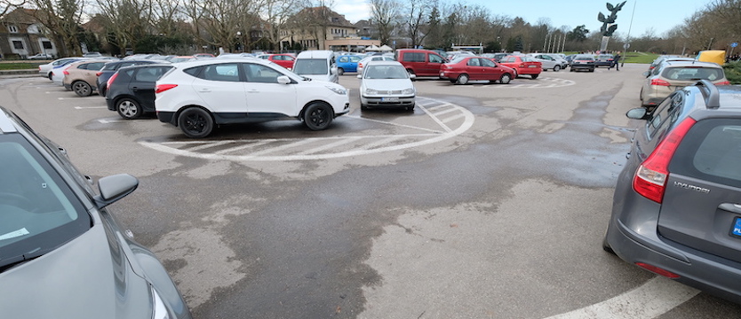 Jasne Błonia dla ludzi, a nie dla samochodów