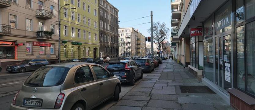 Mieszkańcy w poszukiwaniu rekompensaty. Znalazł trzy miejsca na parking