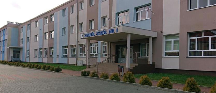 Ławki szkolne zdezynfekowane w obawie przed koronawirusem