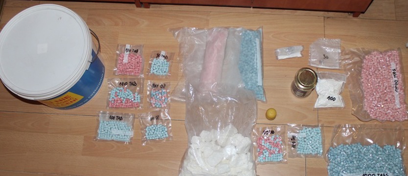 Posiadał kilogram amfetaminy i tysiące tabletek ecstasy. Grozi mu 10 lat więzienia