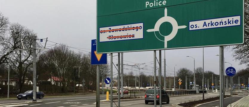 Byk na tablicach. Drogowskazy czekają na poprawki