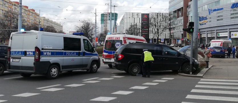 Zderzenie na placu Rodła. Jedna osoba ranna
