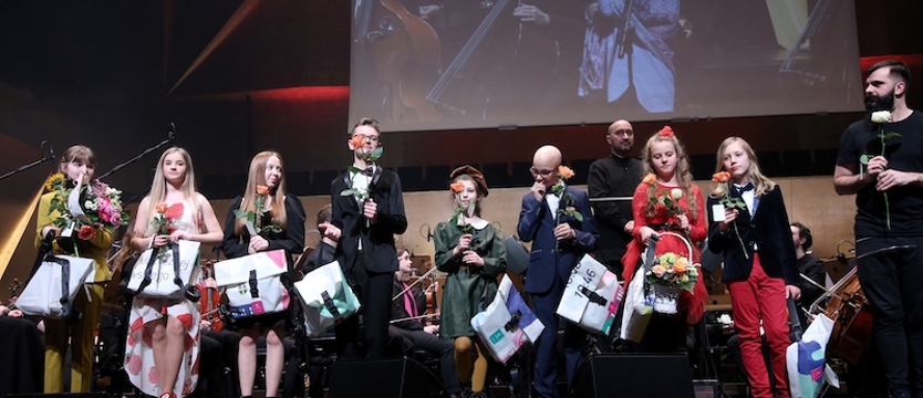 Koncert bez wychodzenia z domu. Piosenki o paprykarzu, Pogoni i mistrzu Waraczewskim