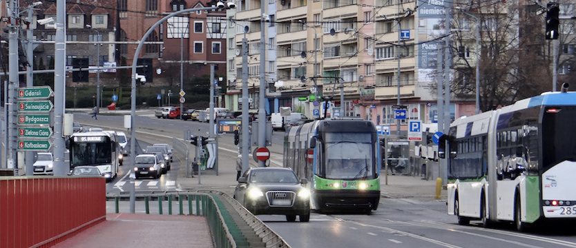 Tramwaje i autobusy od środy jak w dni powszednie