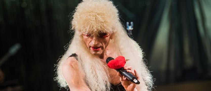 Śpiewanie w łazience, czyli... Zobacz wyjątkowe wykonanie „Białej armii”!