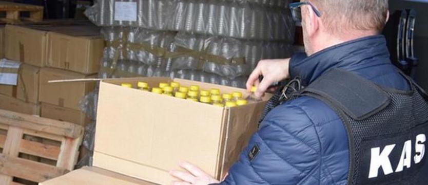 Skarbówka przekazała strażakom spirytus do dezynfekcji