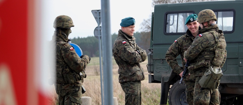 Żołnierze 12. Brygady Zmechanizowanej na granicy