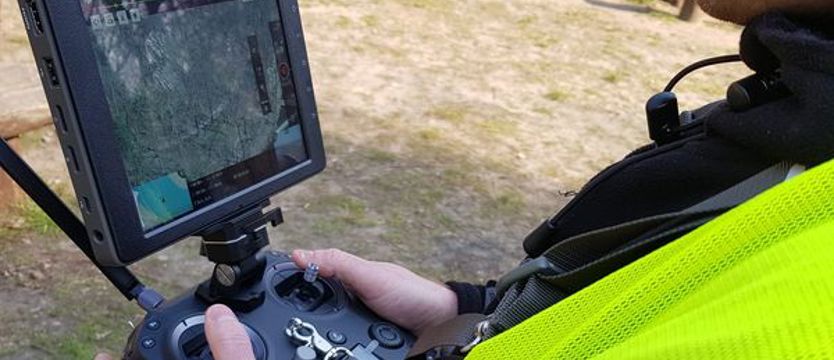 Policjanci i epidemia. Izolację sprawdzają dronem