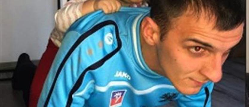 Piłka nożna. Deska na wzmocnienie brzucha