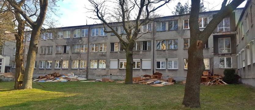 Nowe pokoje, kuchnia, stołówka w „samochodówce”