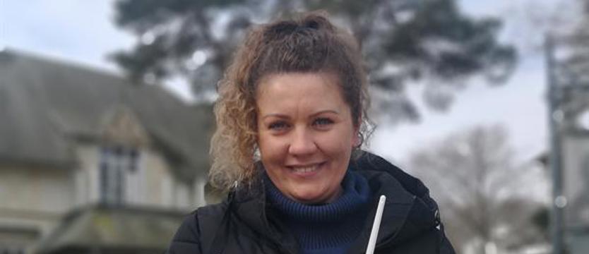 Pracuje na pustej niemieckiej promenadzie. Ewelina się nie poddaje