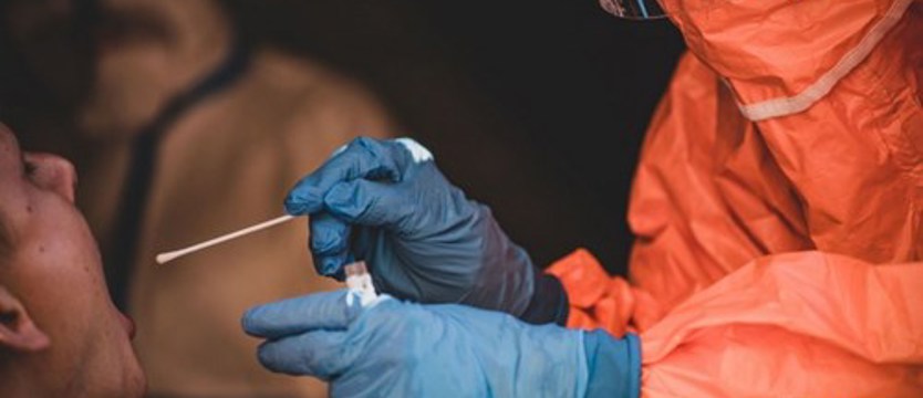 Testy na koronawirusa dla pacjentów i personelu medycznego każdego szpitala w Polsce