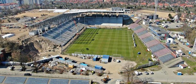 Piłka nożna. Postępy przy budowie stadionu [GALERIA]