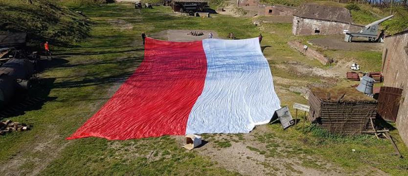 Gigantyczna flaga już gotowa