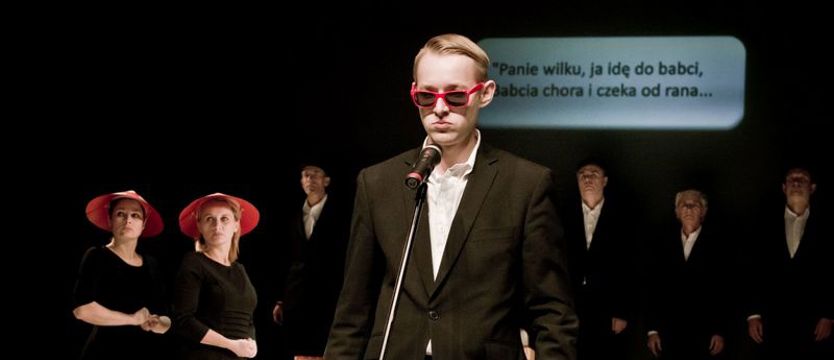 Czerwony Kapturek zagra na gitarze. Brzechwa według Augustynowicz