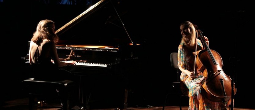Biała flaga w filharmonii. Ciechowski inaczej
