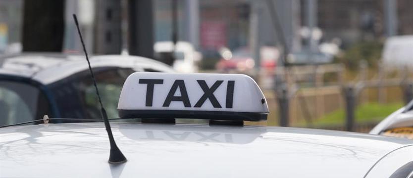 Specjalne taksówki dla chorych onkologicznie. Bezpieczny i darmowy transport