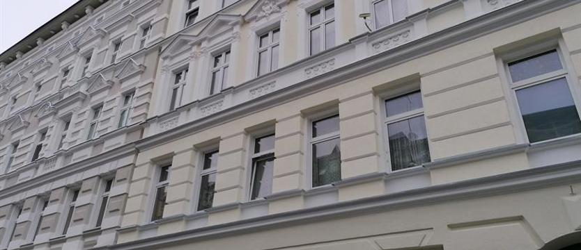 Kamienice przy ul. Rayskiego w Szczecinie nabierają kolorów