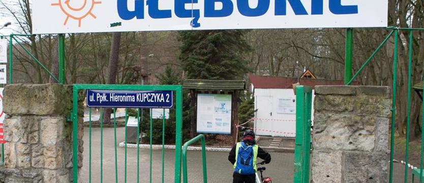 Można spacerować na terenie miejskich kąpielisk. Ponownie otwarte
