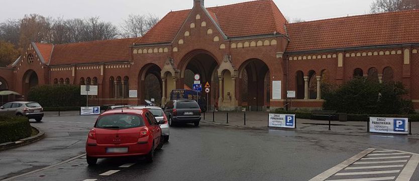 Wjazdówkę na Cmentarz Centralny w Szczecinie ponownie kupimy w kasie
