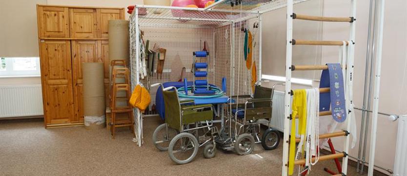 Wytyczne dla gabinetów fizjoterapeutycznych: obowiązkowe maseczki i dezynfekcja stanowisk