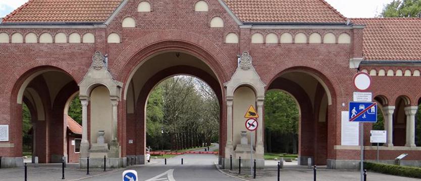Będzie remont Bramy Głównej Cmentarza Centralnego