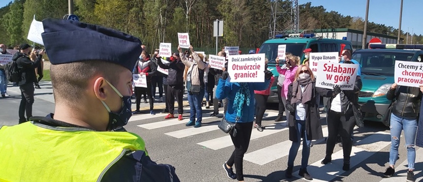 „Szlabany w górę!”. Spacerowy protest na Uznamie