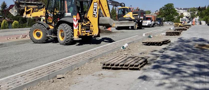 Ulica Hoża. Strabag z robotami w poślizgu do końca września