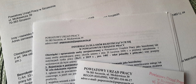Do Powiatowego Urzędu Pracy osobiście, tylko w sprawach pilnych