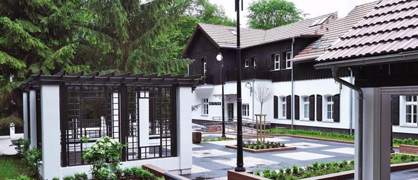Dawny zajazd Szmaragd. Otwarcie (wciąż) niewiadomą
