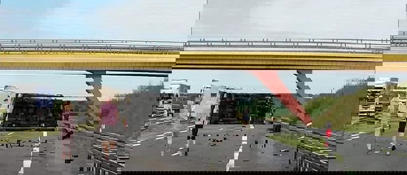 Przewrócony TIR zablokował S3 do Szczecina