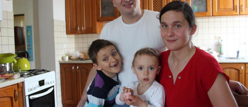 Trzej bracia żyją dzięki sąsiadom