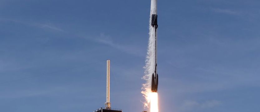 Finał historycznej misji kosmicznej. Crew Dragon przycumował do ISS