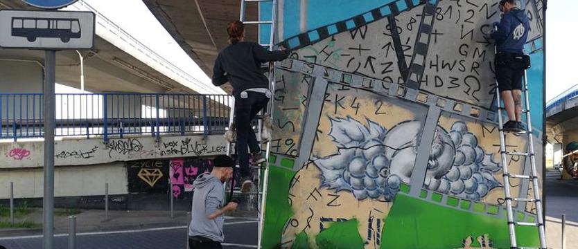 Mural, czyli otwórz oczy